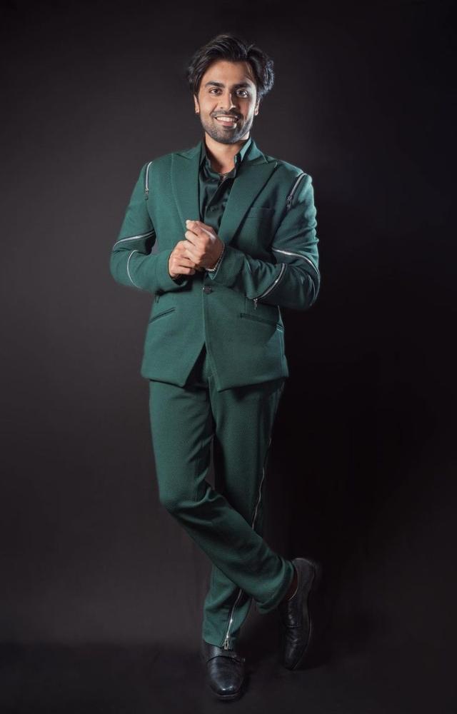 Jitendra Kumar, popularly known as Jitu Bhaiya, did his civil engineering at IIT Kharagpur. During the course, he developed a liking for acting